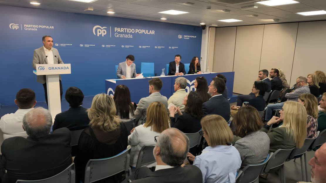 el-pp-de-granada-respalda-a-feijoo-como-alternativa-al-abandono-del-sanchismo-y-critica-el-silencio-de-montero-ante-el-caos-ferroviario-en-andalucia