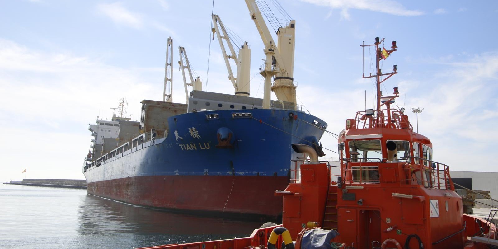 el-puerto-de-motril-navega-a-toda-maquina-abril-marca-un-hito-con-casi-300-000-toneladas-movidas