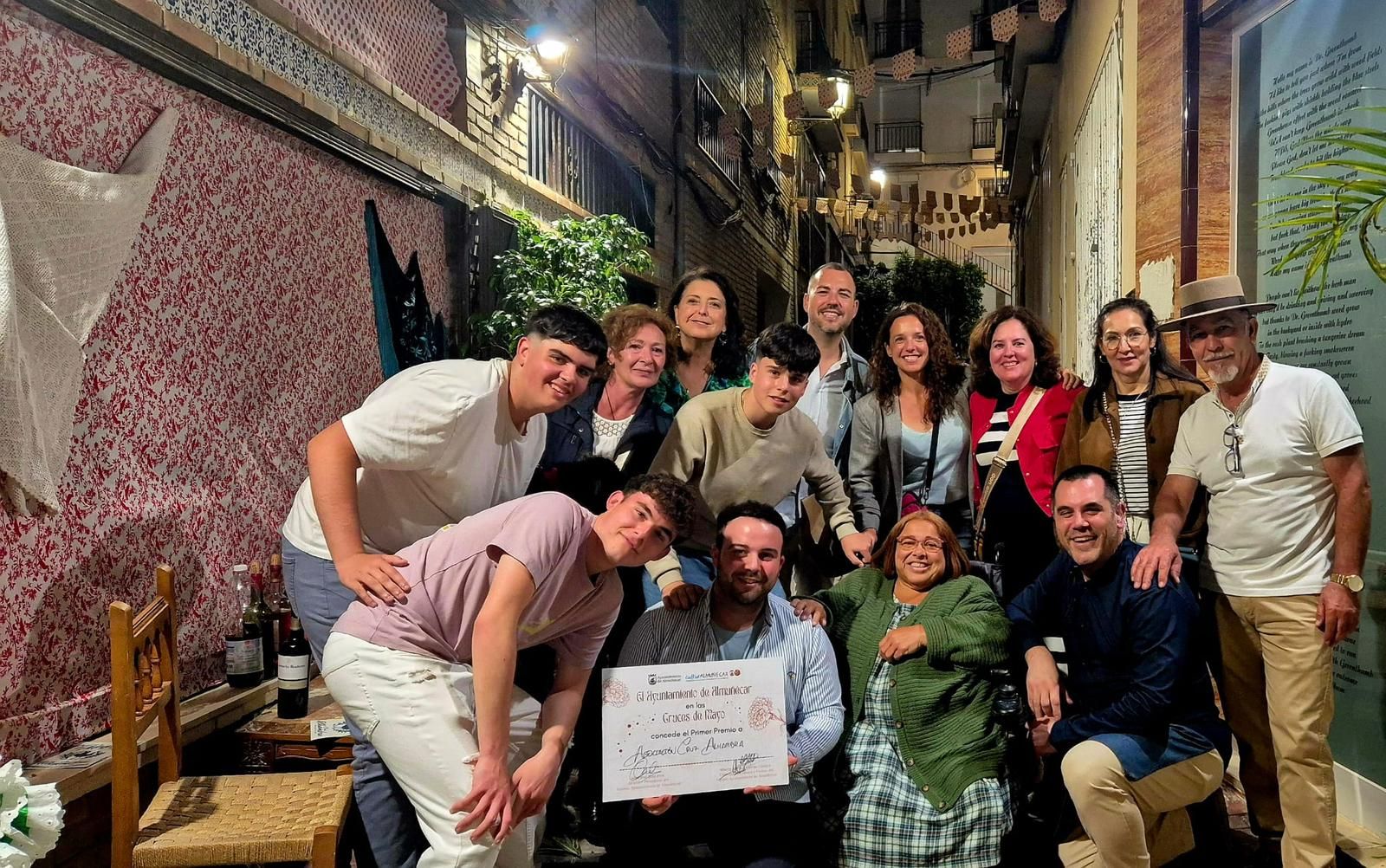 cruz-alhambra-en-almunecar-y-barrio-alto-en-la-herradura-ganan-el-certamen-de-cruces-de-mayo-2025