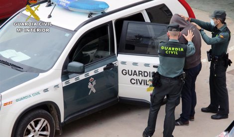 la-guardia-civil-detiene-a-una-mujer-por-un-delito-de-hurto-continuado-en-el-establecimiento-en-el-que-trabajaba
