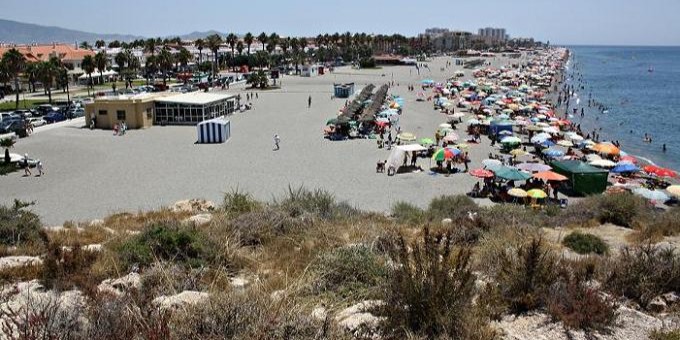 motril-empresarios-de-playas-piden-eliminar-el-uso-peyorativo-de-chiringuito-en-la-politica-y-el-diccionario