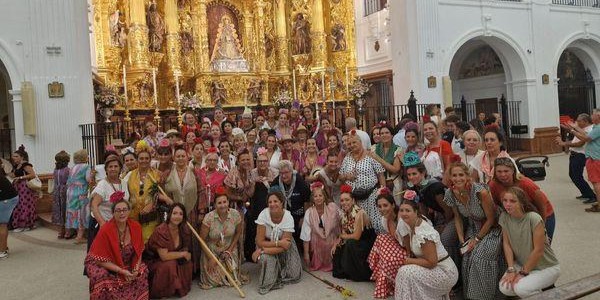 un-total-de-38-policias-locales-y-10-operarios-de-limpieza-velaran-por-la-salida-de-55-carretas-de-la-hermandad-del-rocio-en-granada