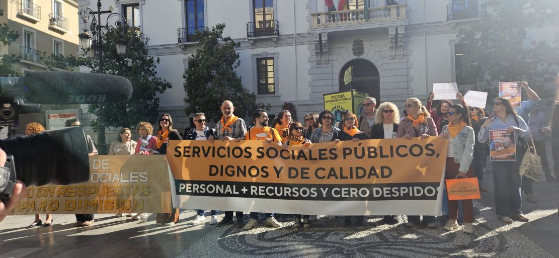 mas-de-2-000-firmas-exigen-a-marifran-carazo-reforzar-los-servicios-sociales-del-ayuntamiento-de-granada