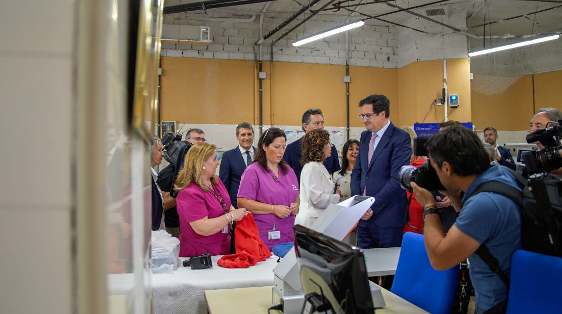 oscar-lopez-en-armilla-ninguna-campana-mafiosa-ni-infame-va-a-tumbar-al-gobierno-el-ministro-inaugura-una-residencia-inteligente