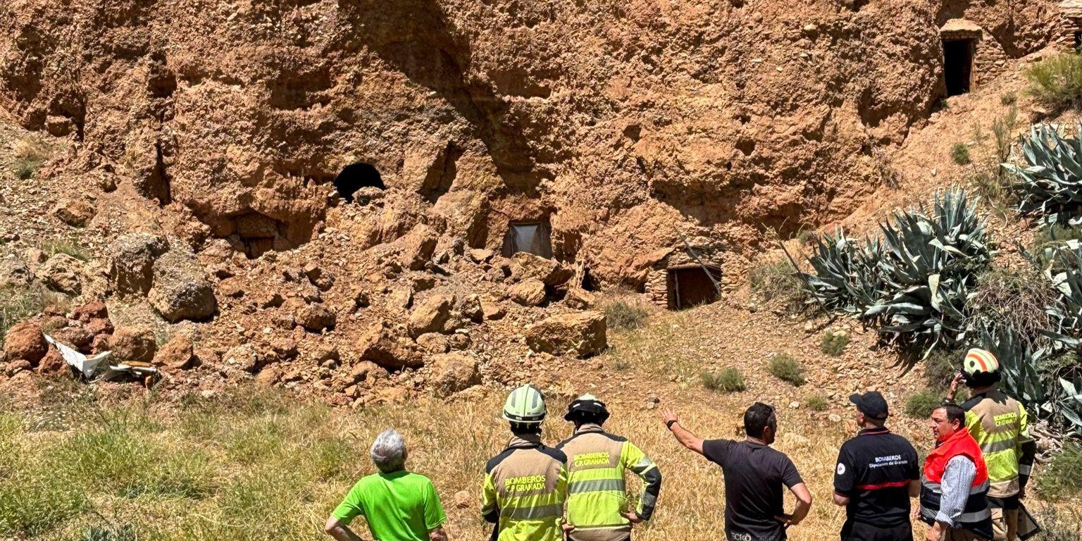 el-cerro-del-castillejo-en-beas-de-guadix-ha-registrado-un-nuevo-desprendimiento