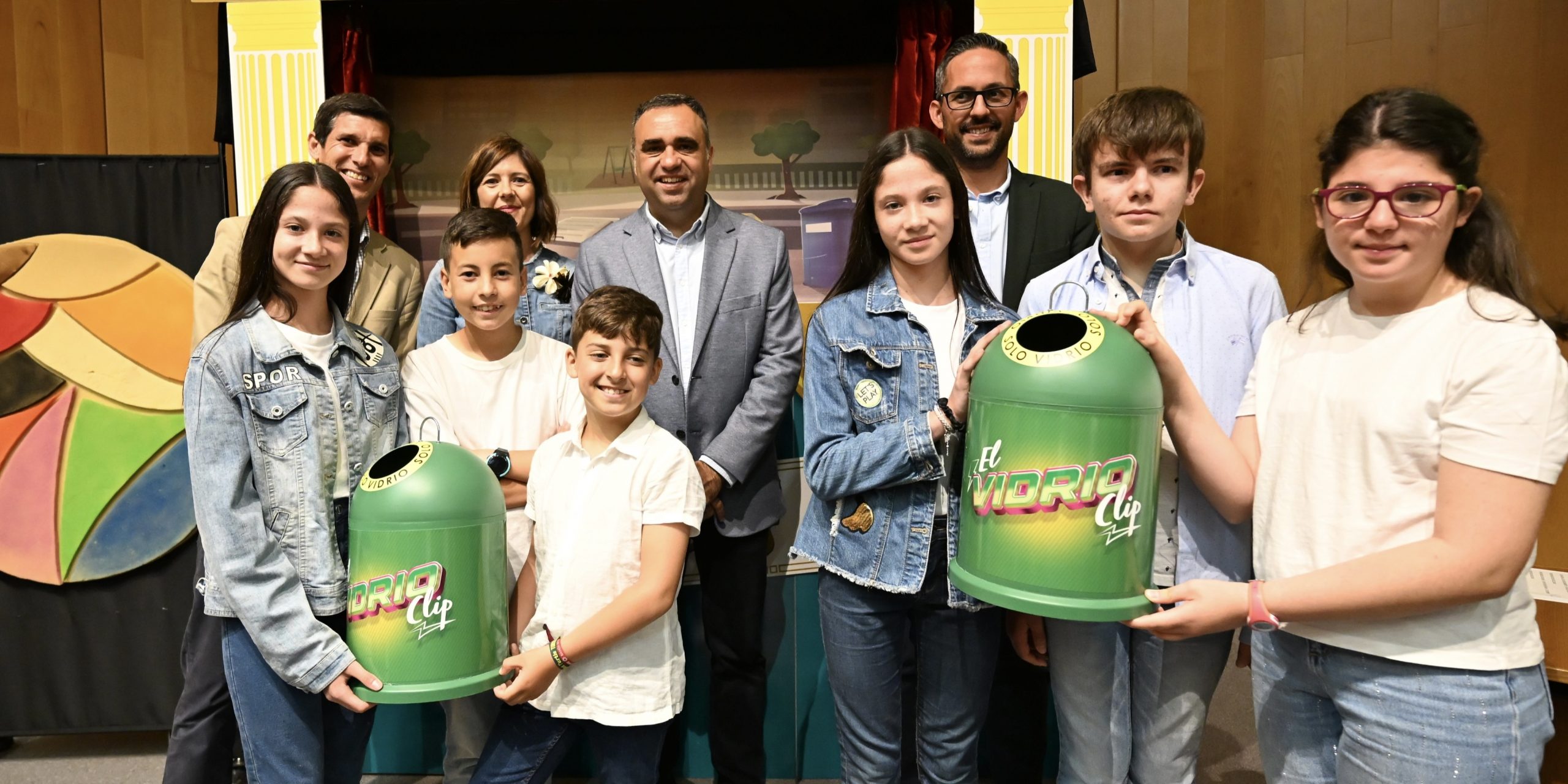 granada-mas-de-150-escolares-de-la-provincia-participan-en-la-entrega-de-premios-del-concurso-el-vidrioclip