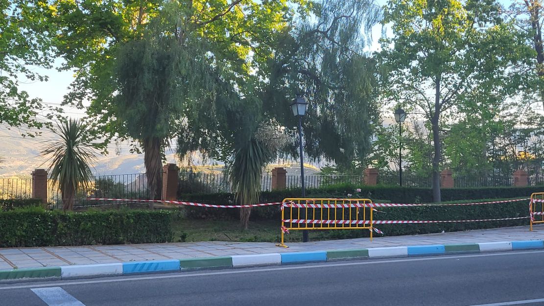 el-psoe-de-lanjaron-urge-la-reparacion-del-paseo-de-entrada-y-el-mirador-de-los-heroes-ante-su-deterioro-y-riesgo-para-la-seguridad