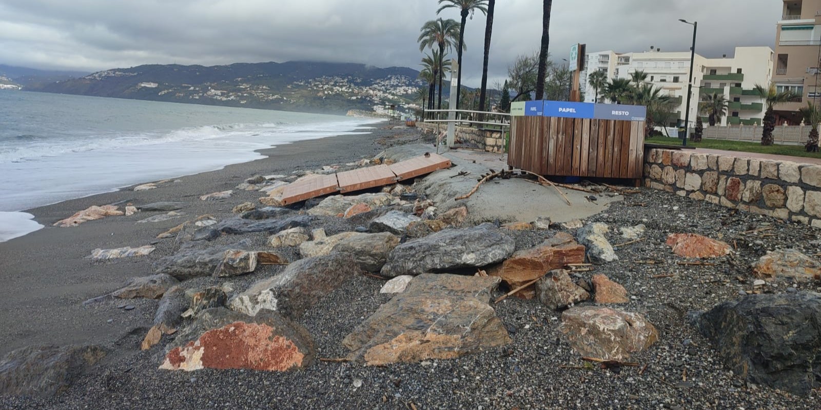 costas-aborda-dos-actuaciones-de-emergencia-en-las-playas-de-la-charca-en-salobrena-y-en-castillo-de-banos-en-polopos