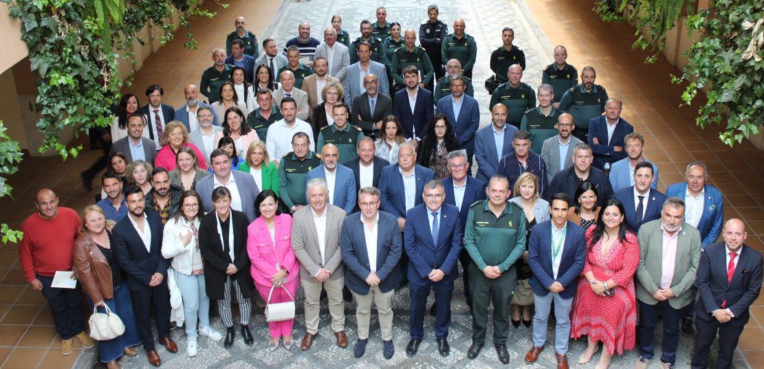 la-guardia-civil-de-granada-recibe-a-los-alcaldes-del-cinturon-metropolitano-con-motivo-de-su-181o-aniversario