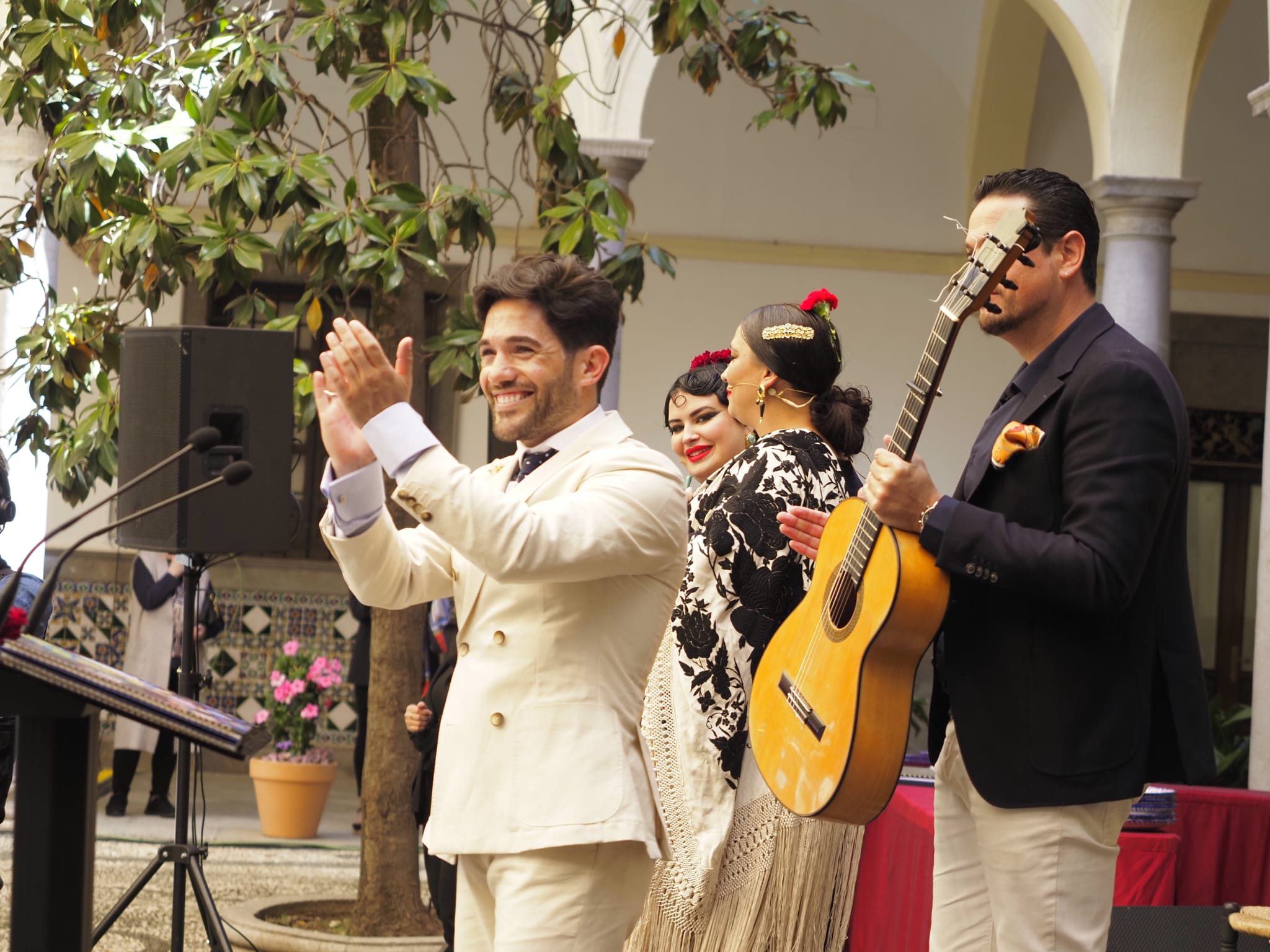el-pregon-del-bailaor-y-coreografo-agustin-barajas-marca-el-inicio-de-la-celebracion-del-dia-de-la-cruz
