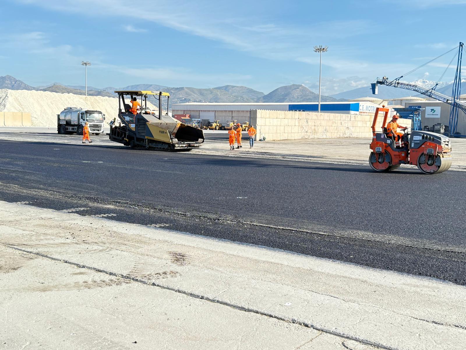 motril-el-puerto-culmina-el-reasfaltado-del-muelle-de-las-azucenas-para-mejorar-la-operatividad-y-seguridad-portuaria