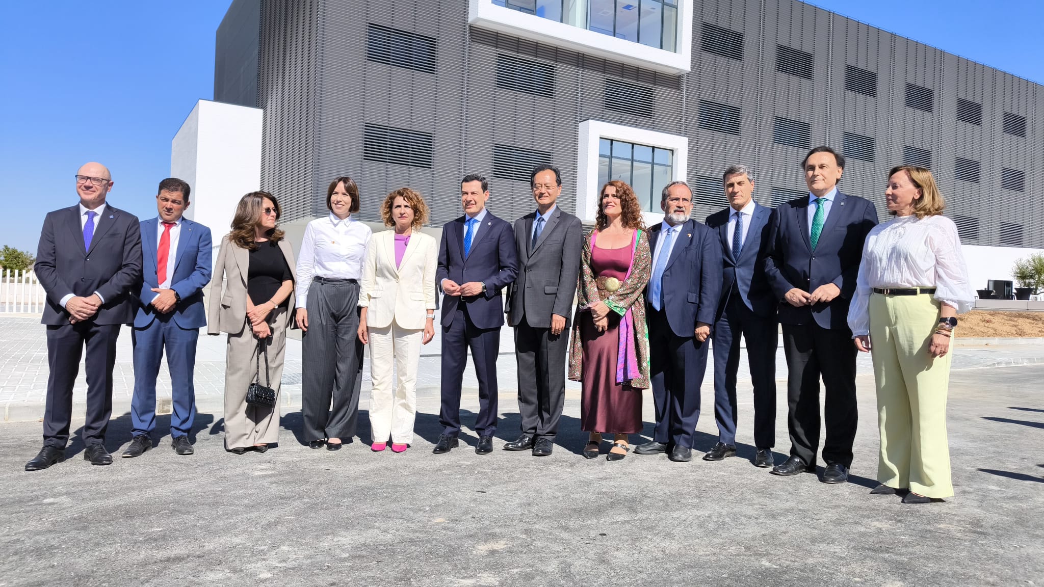 juanma-moreno-y-el-gobierno-central-colocan-la-primera-piedra-del-acelerador-ifmif-dones-en-escuzar-clave-para-la-energia-de-fusion