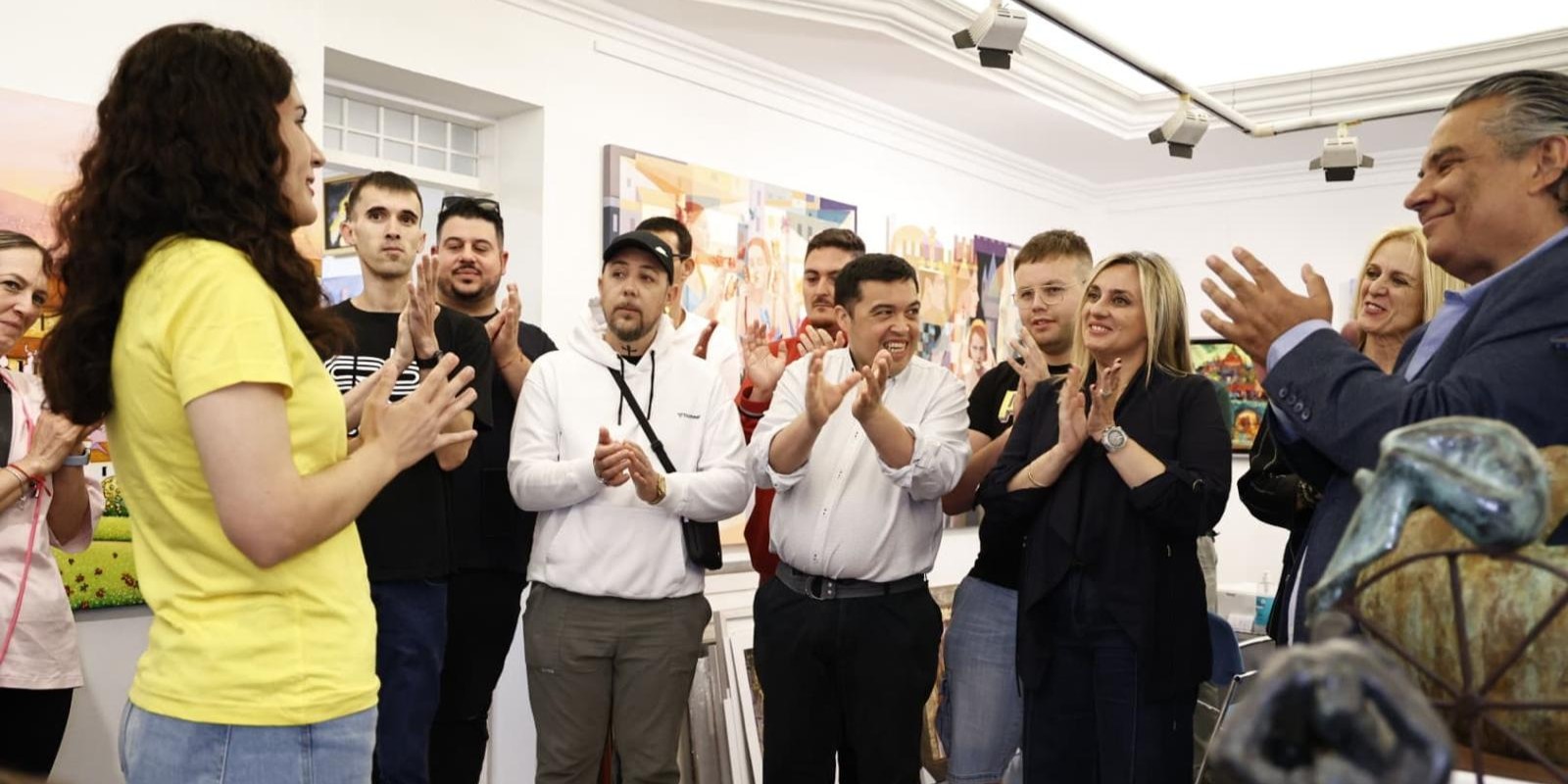 granada-inspira-una-ruta-artistica-que-convierte-los-comercios-en-escaparates-culturales