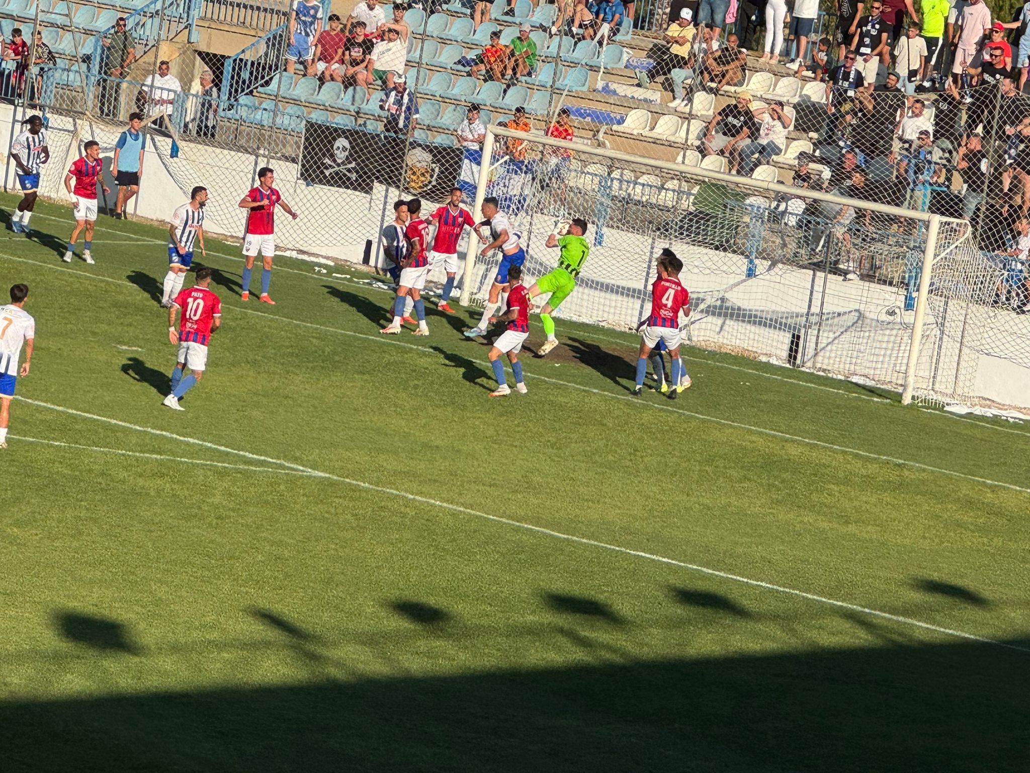 motril-cae-con-honor-en-una-batalla-epica-torre-del-mar-avanza-en-el-playof