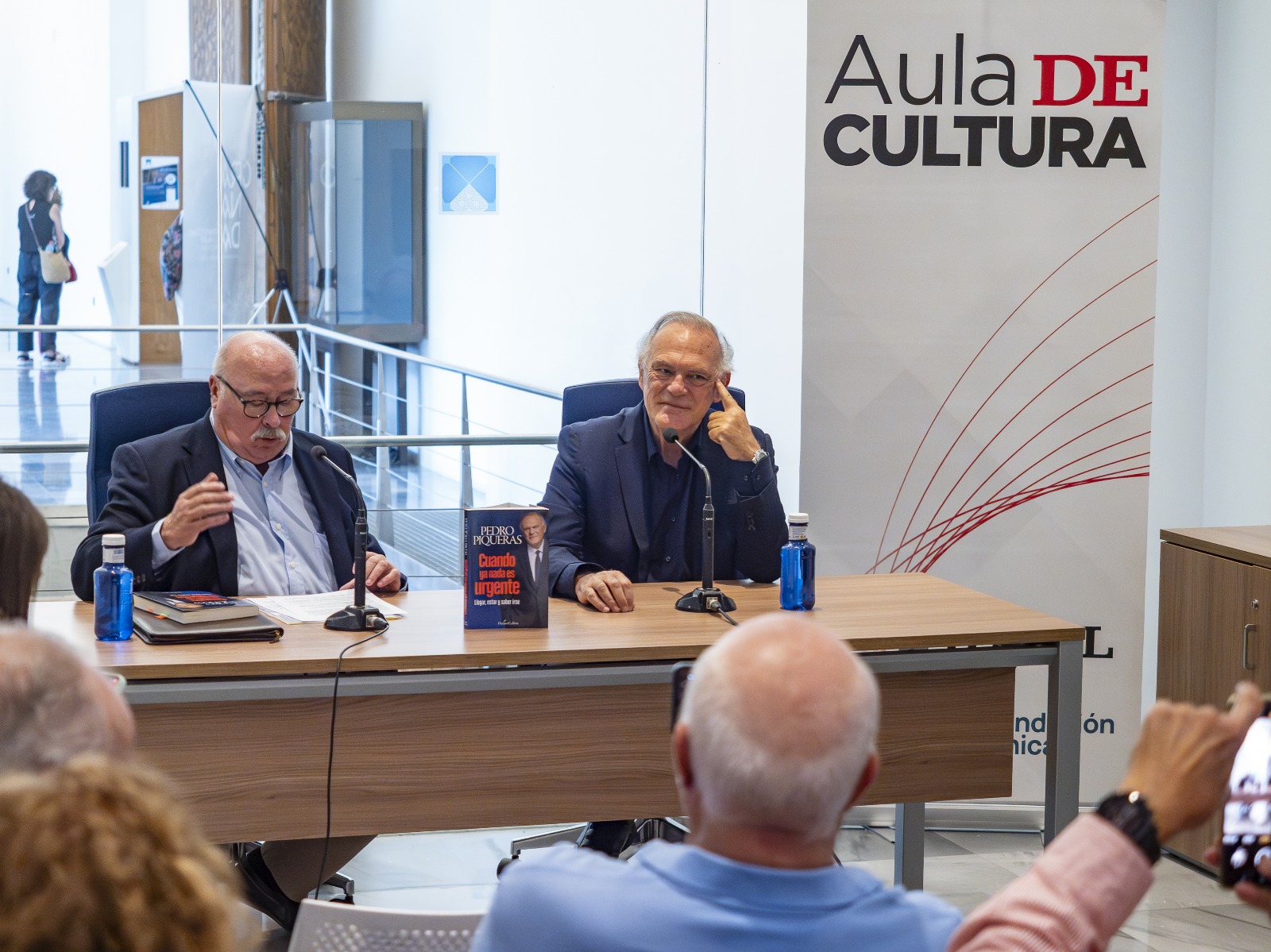 pedro-piqueras-llena-en-granada-con-una-leccion-de-vida-y-oficio-cuando-ya-nada-es-urgente-lo-importante-empieza-a-tener-sentido