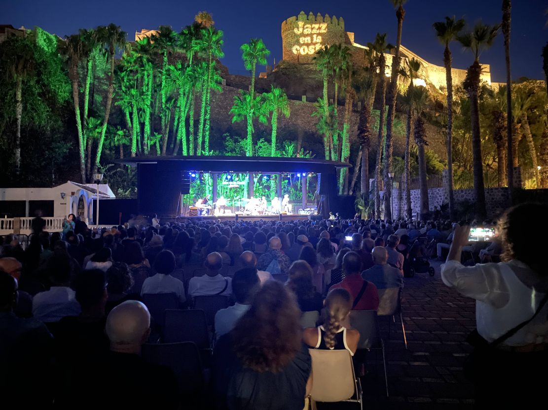 el-ayuntamiento-saca-a-licitacion-la-explotacion-de-las-barras-de-las-casetas-de-las-fiestas-patronales-y-el-festival-de-jazz-en-la-costa