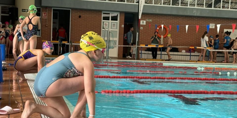 almunecar-un-total-de-220-nadadores-compiten-en-la-final-del-circuito-provincial-de-natacion-de-invierno