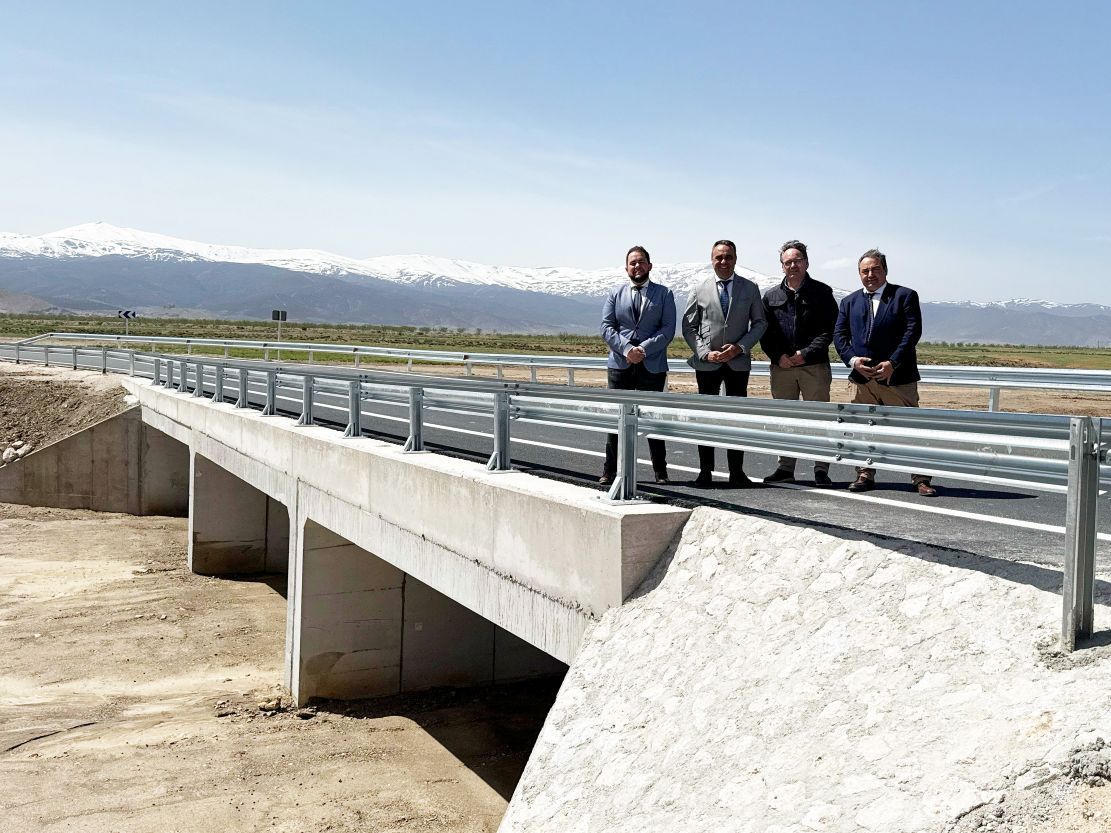 diputacion-coloca-una-nueva-infraestructura-hidraulica-en-la-gr-6103-de-charches-colapsada-por-la-dana