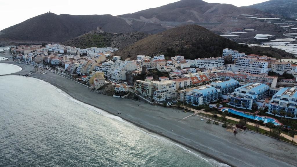 granada-consigue-14-banderas-azules-en-2024-repartidas-entre-almunecar-salobrena-motril-y-gualchos-castell-de-ferro