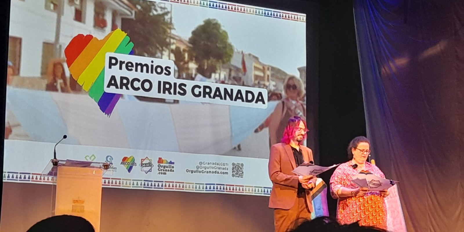 el-ayuntamiento-de-monachil-recibe-el-premio-arco-iris-granada-por-su-apoyo-el-colectivo-lgtbi