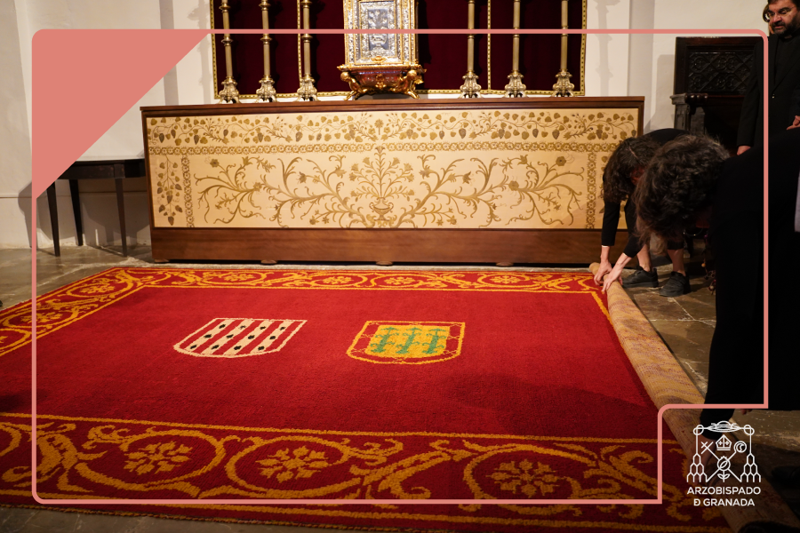 dos-joyas-de-alfombras-centenarias-regresan-a-la-catedral-de-granada-tras-ser-restauradas-por-alumnas-del-centro-albayzin