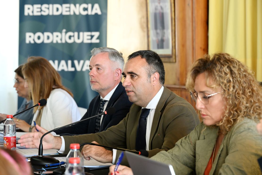 chatgpt-plus-la-diputacion-aprueba-ayudas-contra-el-virus-del-nilo-la-compra-de-la-casa-dengra-y-nuevas-inversiones-en-agua-residuos-y-seguridad