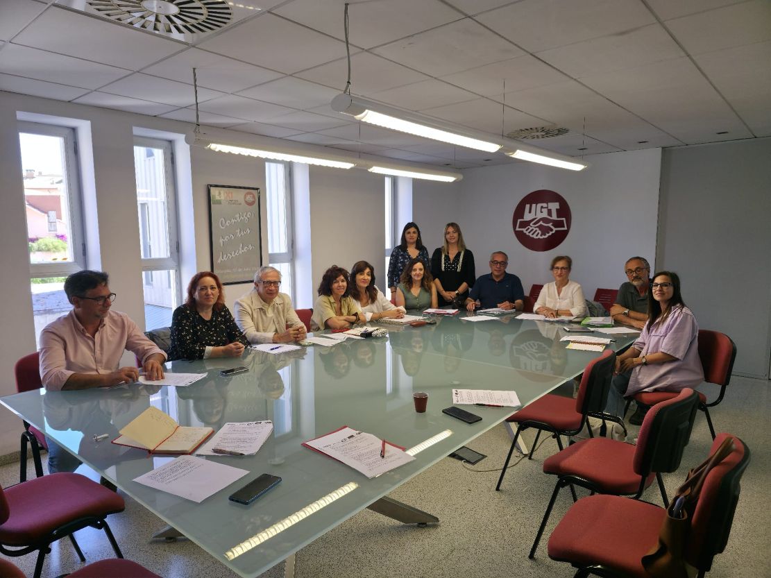 sindicalistas-y-marea-blanca-denuncian-el-colapso-de-la-sanidad-andaluza-menos-financiacion-mas-listas-de-espera-y-agresiones-record-al-personal