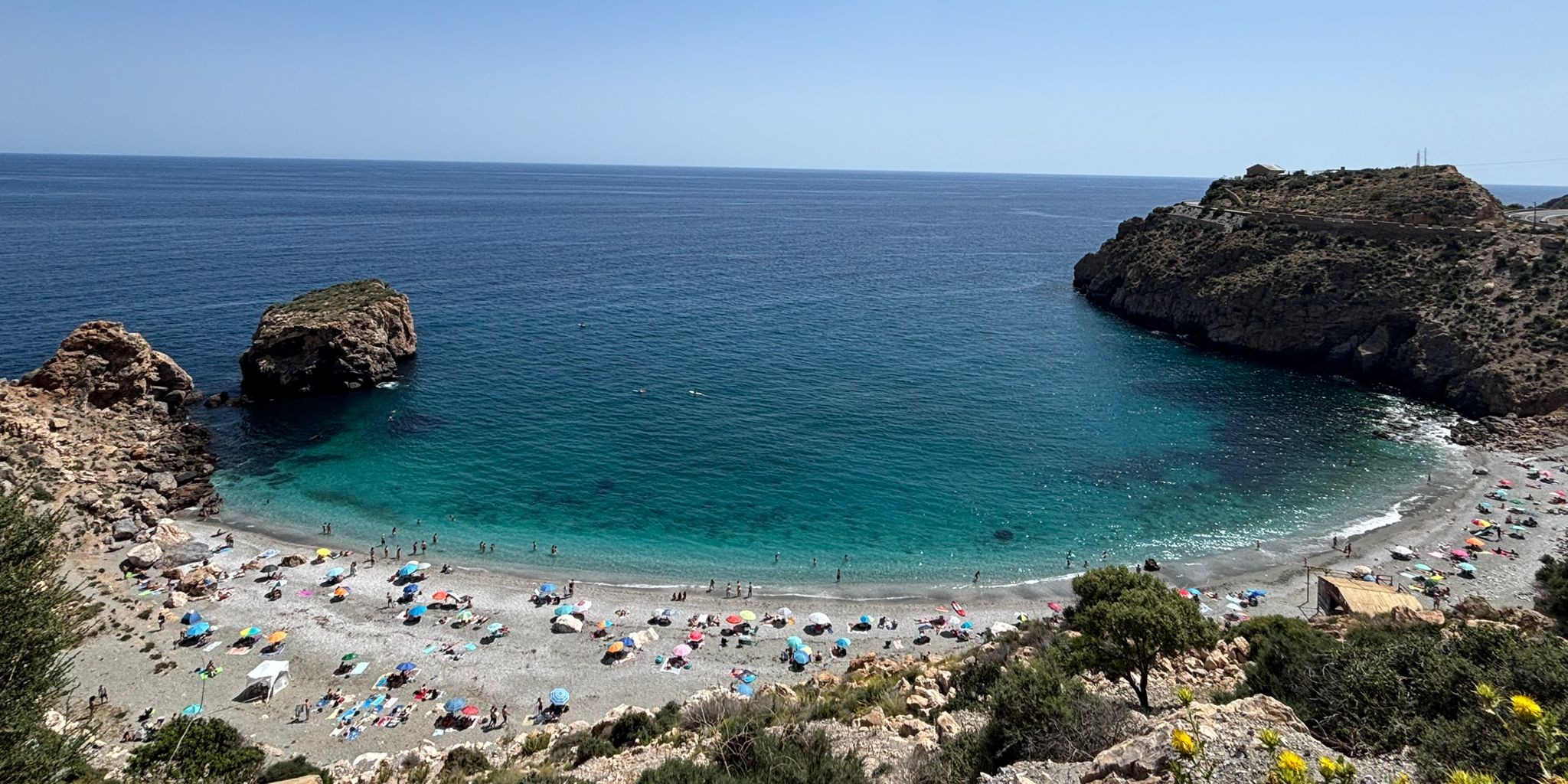 castell-de-ferro-arranca-el-verano-con-playas-de-bandera-azul-mas-socorristas-y-la-rijana-como-joya-natural-de-la-provincia