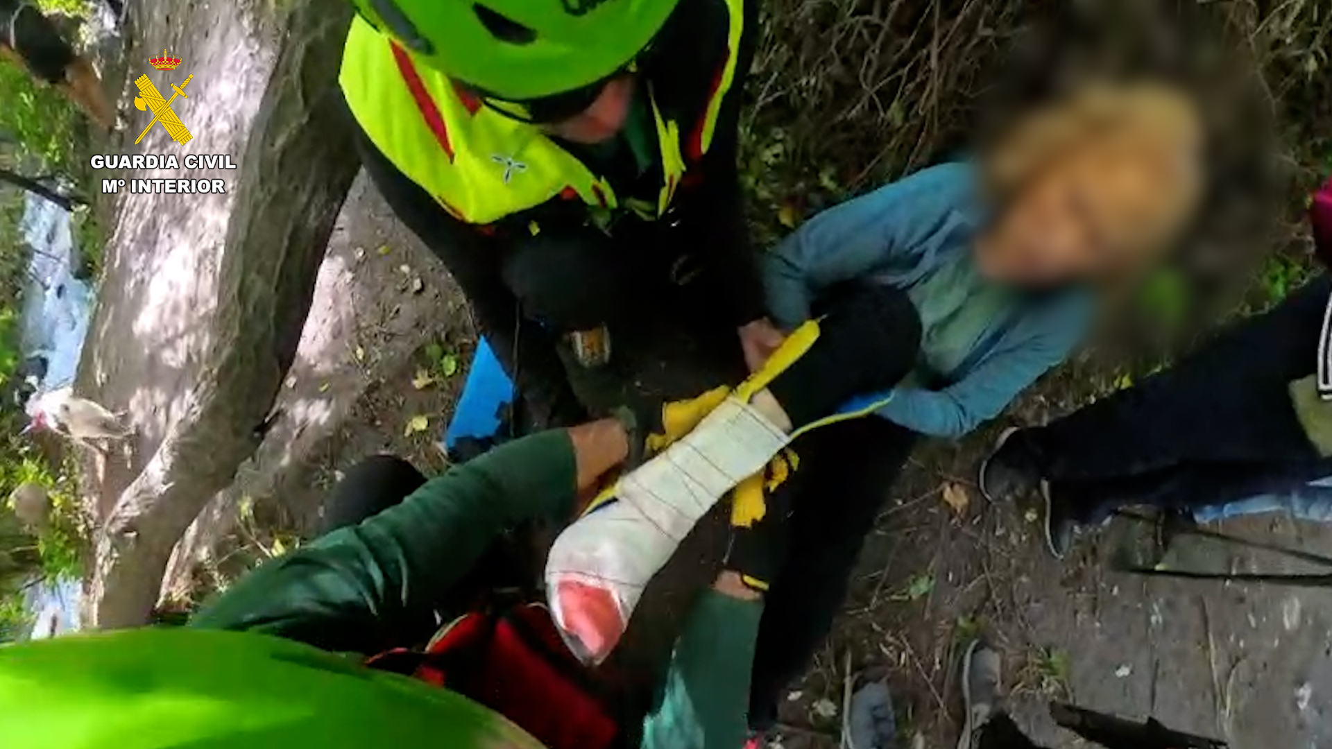 la-guardia-civil-greim-rescata-a-tres-personas-tras-sufrir-accidentes-en-la-montana