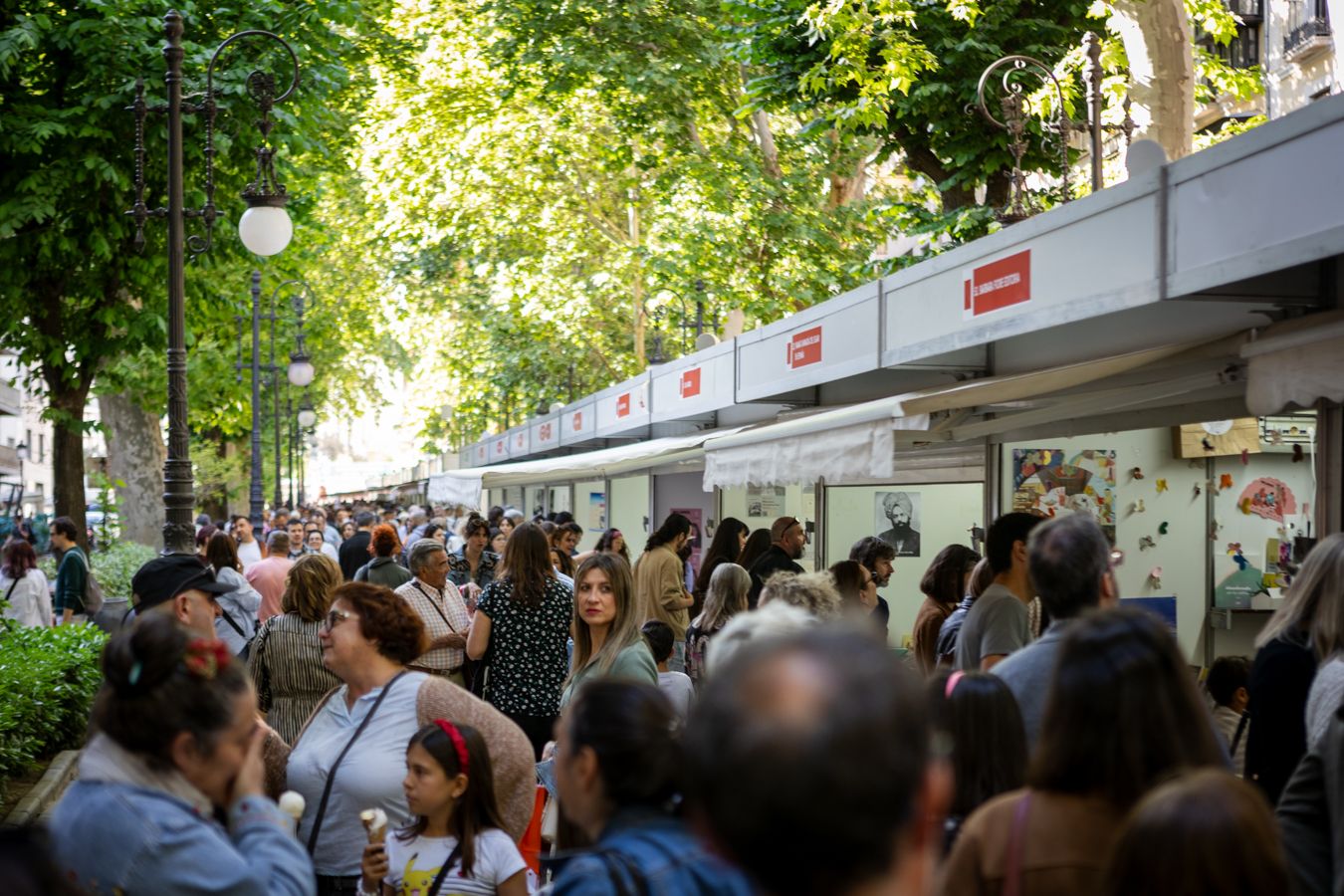 la-feria-del-libro-de-granada-celebra-la-diversidad-y-la-voz-femenina-con-una-jornada-dedicada-a-la-inclusion-la-poesia-y-el-pensamiento-contemporaneo