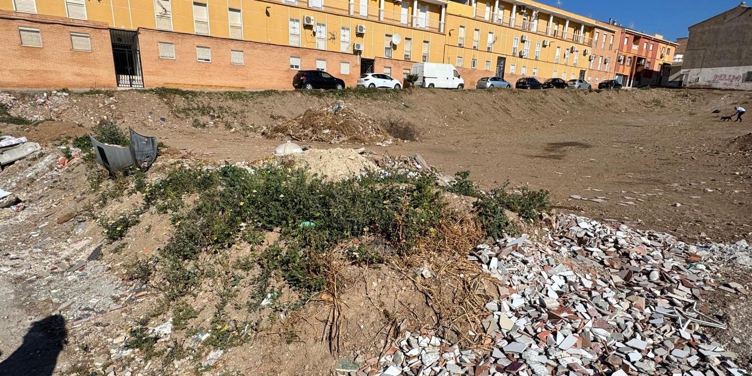 izquierda-unida-denuncia-el-estado-de-abandono-de-los-solares-del-barrio-de-las-angustias