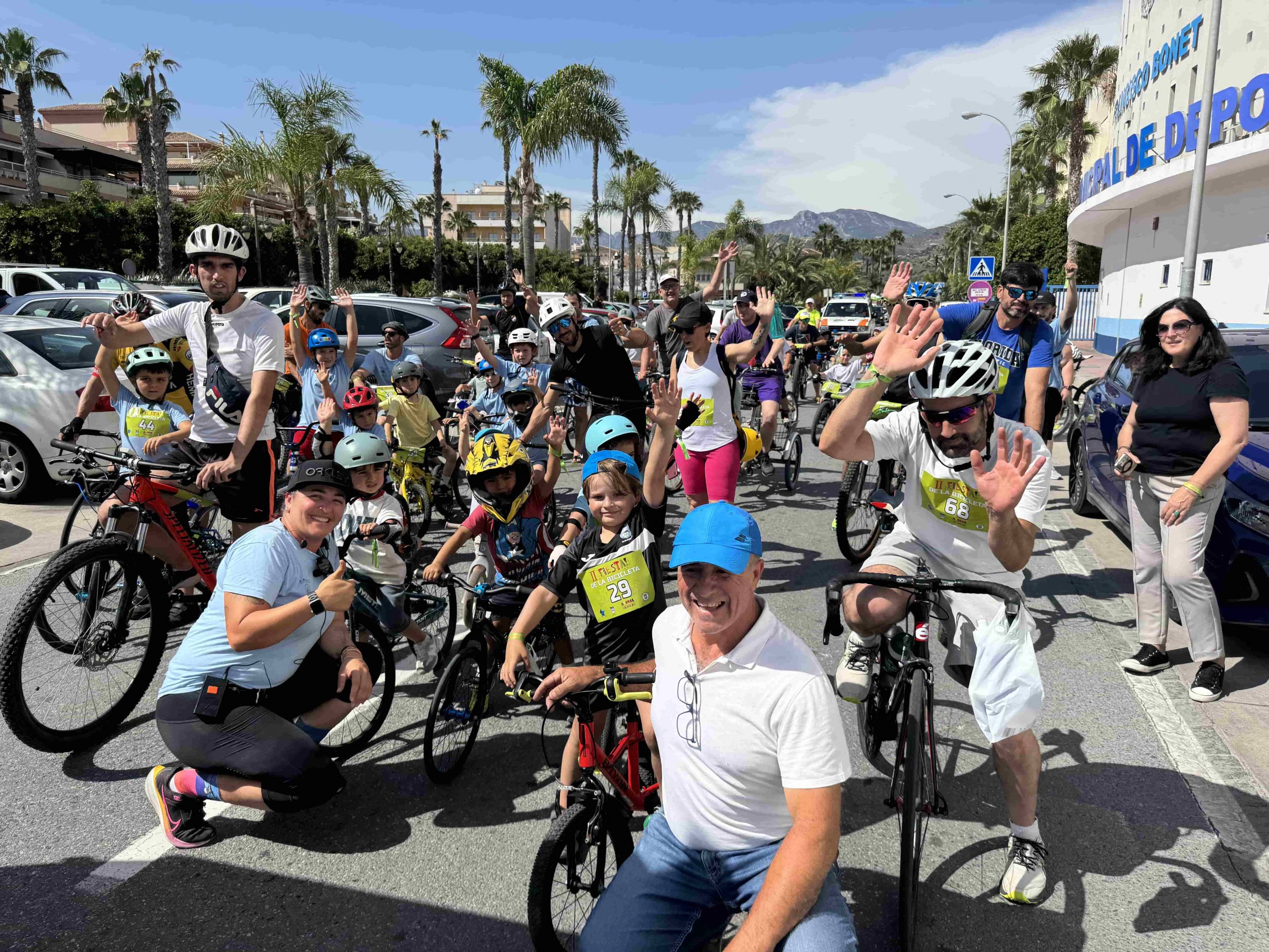 almunecar-celebra-la-ii-fiesta-de-la-bicicleta-con-una-divertida-jornada-familiar-y-solidaria-a-beneficio-de-asinal