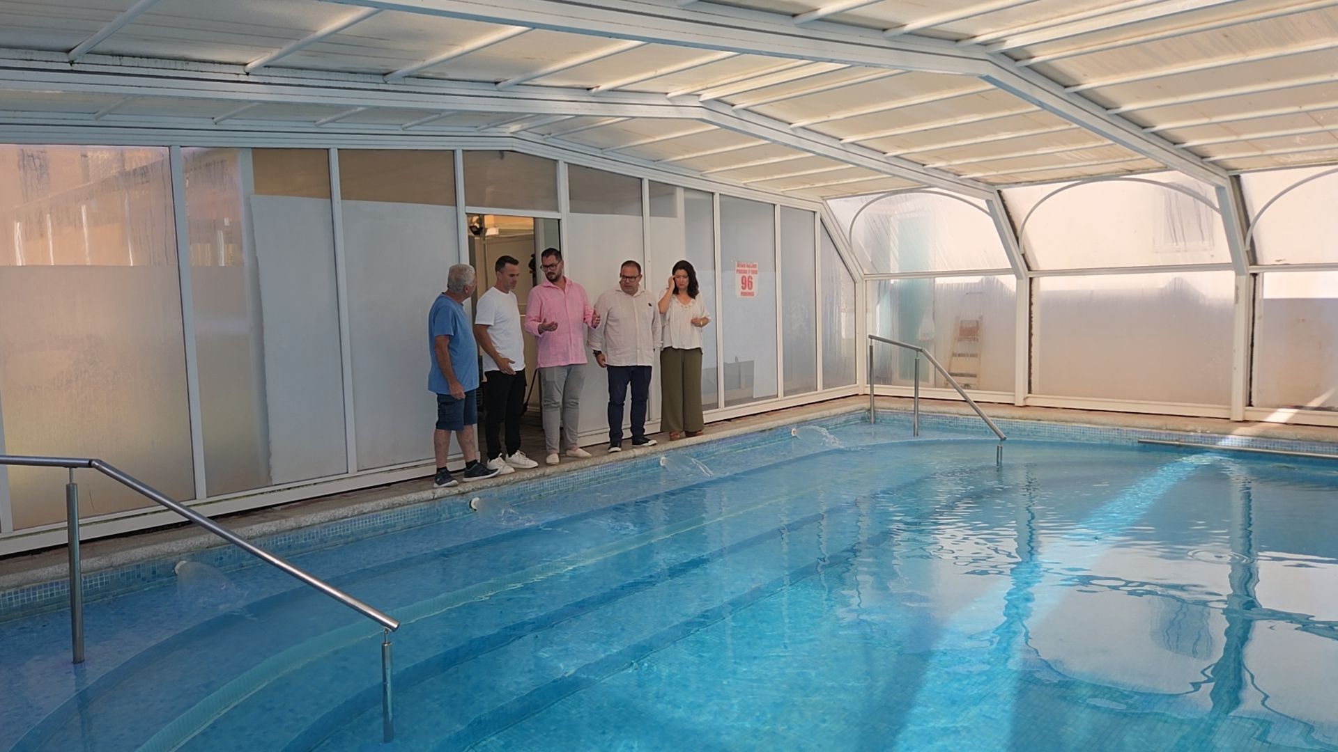 el-ayuntamiento-de-almunecar-mejora-la-accesibilidad-y-moderniza-los-vestuarios-de-la-piscina-del-complejo-de-la-3a-edad