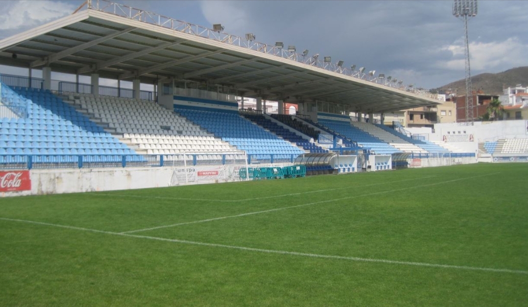 psoe-motril-familias-denuncian-que-una-plaga-de-pulgas-en-el-escribano-castilla-ha-obligado-a-varios-equipos-infantiles-a-entrenar-en-el-polideportivo-y-a-aplazar-el-trofeo-alcaldesa
