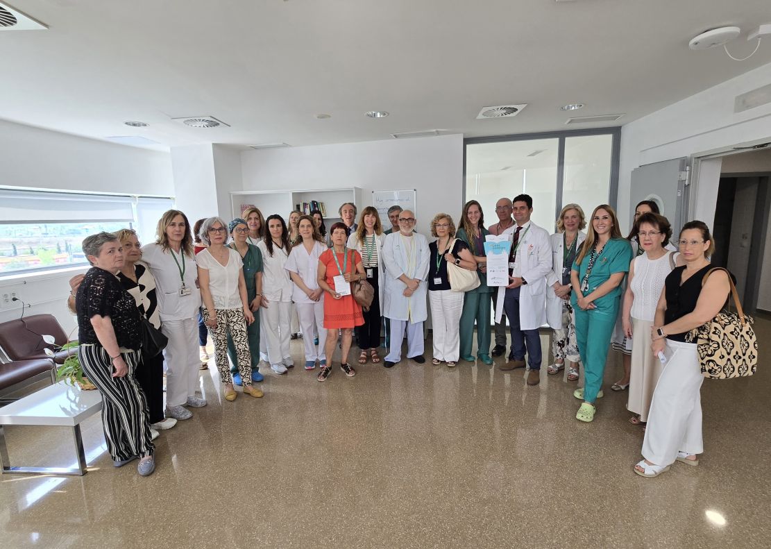 el-clinico-san-cecilio-y-asociaciones-de-pacientes-lanzan-leer-contigo-una-iniciativa-para-acompanar-a-personas-hospitalizadas-a-traves-de-la-lectura