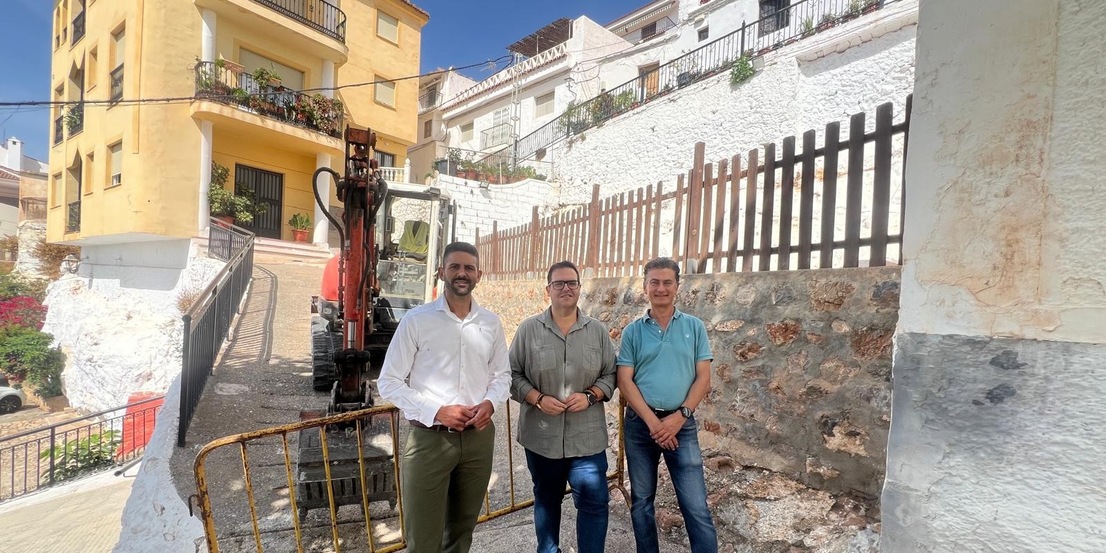 la-mancomunidad-de-la-costa-tropical-moderniza-la-red-hidraulica-de-la-calle-subida-de-la-iglesia-de-lujar