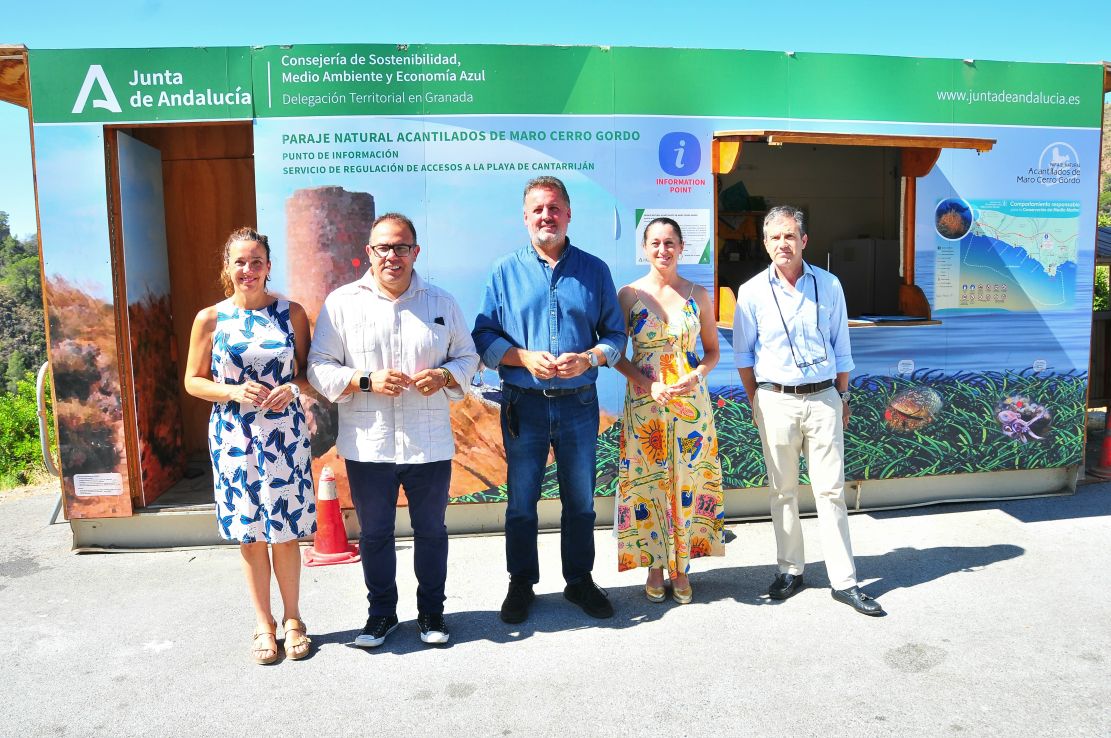 almunecar-cantarrijan-bate-record-con-mas-de-36-000-usuarios-en-el-servicio-lanzadera-eliminando-el-paso-de-12-000-vehiculos-por-el-paraje-natural