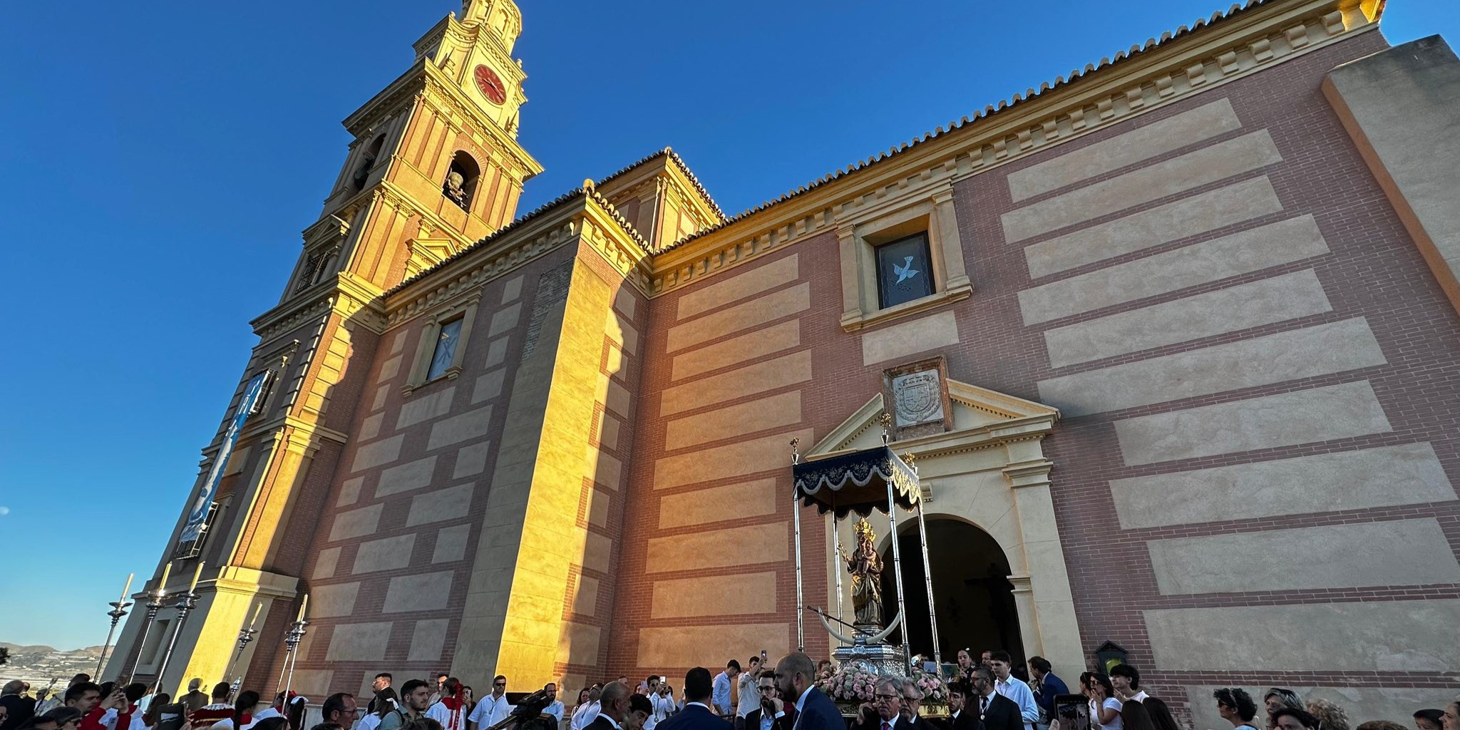 la-virgen-de-la-cabeza-coronada-regresa-en-procesion-al-santuario-por-el-xxv-aniversario-de-su-coronacion