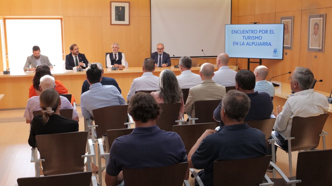 orgiva-la-junta-anima-al-empresariado-turistico-de-la-alpujarra-a-constituir-una-mesa-de-la-calidad-para-afrontar-juntos-los-nuevos-retos