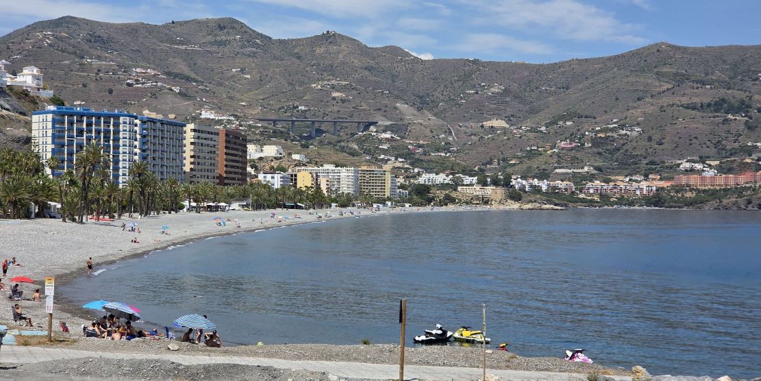 el-ayuntamiento-de-almunecar-carga-contra-endesa-y-el-gobierno-por-los-apagones-electricos