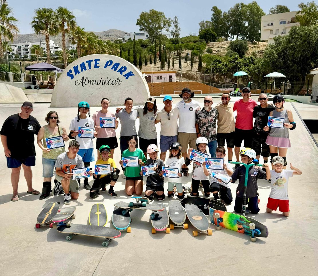 almunecar-acoge-con-exito-la-ii-masterclass-de-surfskate-con-el-skater-internacional-yojany-perez
