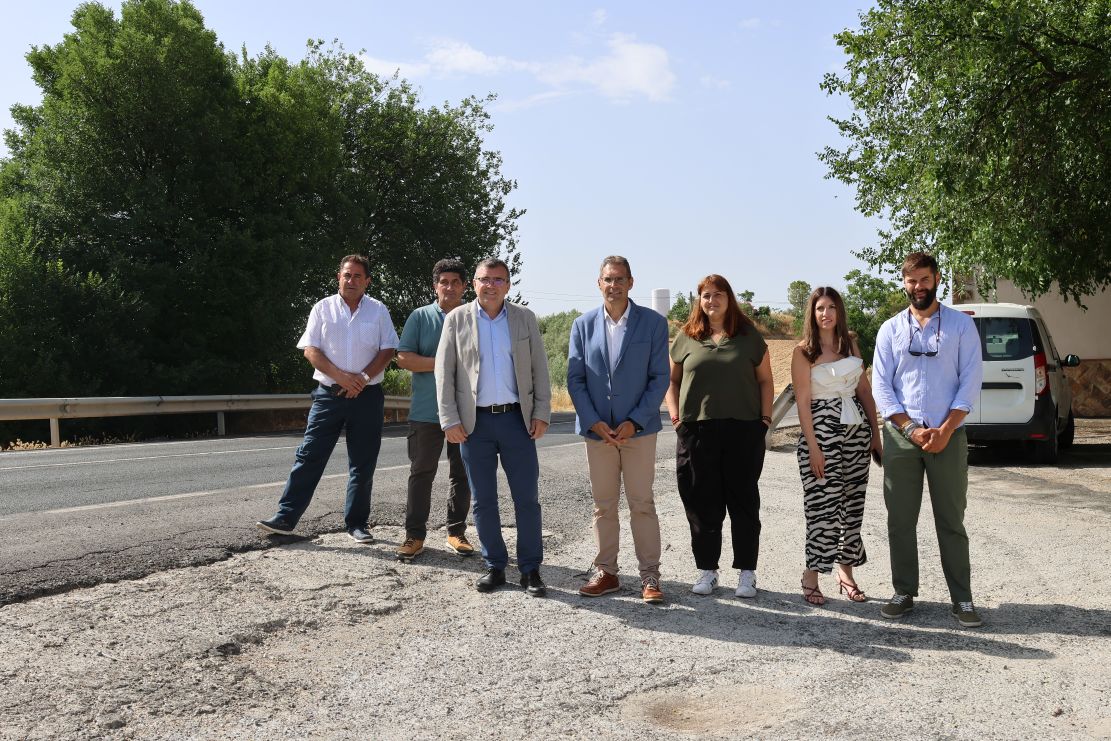 el-subdelegado-del-gobierno-y-el-alcalde-de-illora-visitan-la-zona-donde-se-ejecutaran-las-obras-de-mejora-en-la-n-432