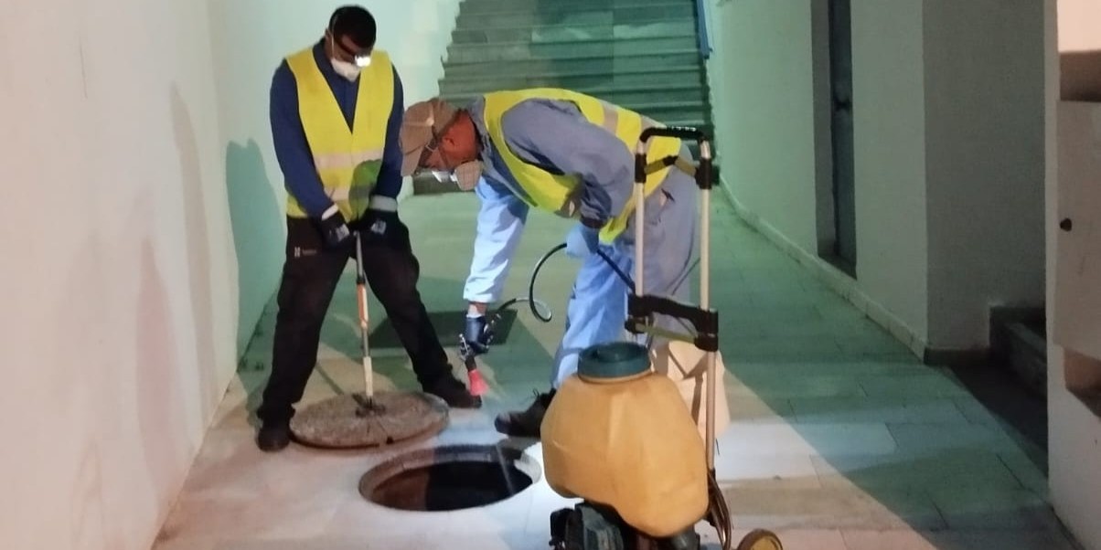 almunecar-lanza-un-plan-de-choque-contra-cucarachas-y-roedores-desinfeccion-masiva-en-calles-y-barrios