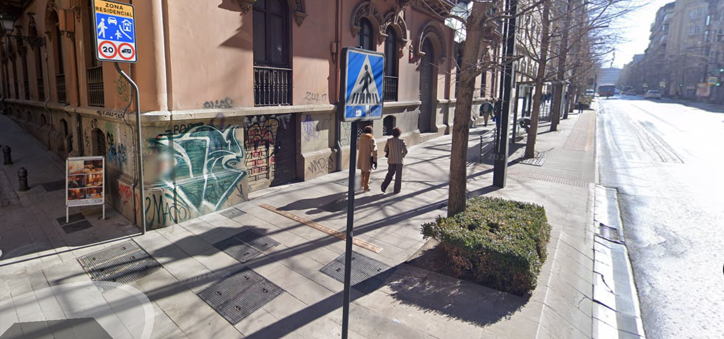 el-ayuntamiento-comienza-en-gran-via-la-retirada-de-las-primeras-pintadas-vandalicas