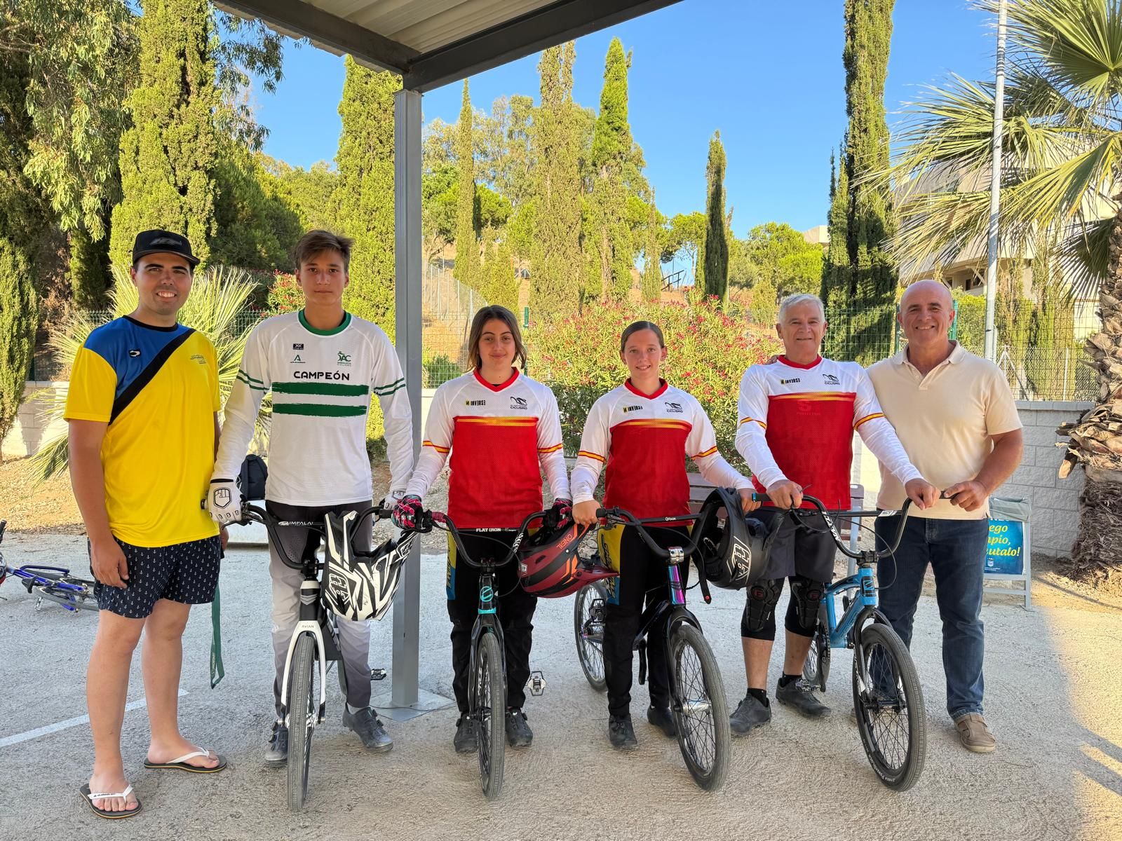 la-escuela-municipal-de-bmx-almunecar-clausura-la-temporada-con-cuatro-campeones-de-espana