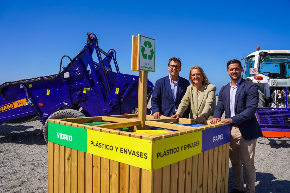 motril-refuerza-la-limpieza-de-sus-playas-con-24-operarios-y-mas-de-50-equipos-nuevos