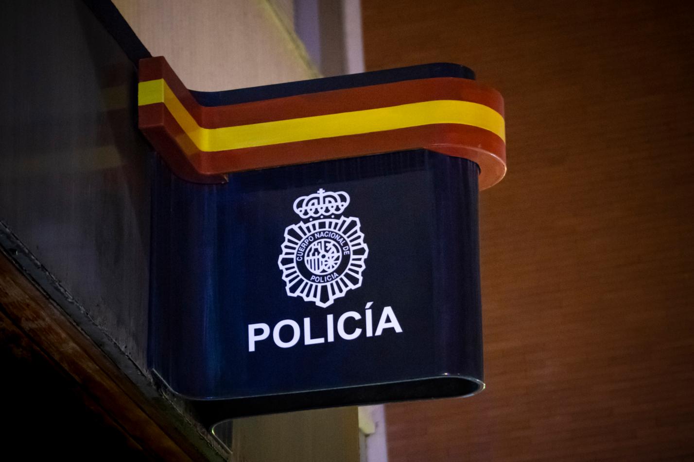 la-policia-nacional-detiene-a-una-persona-que-tenia-amenazada-a-su-comunidad-de-vecinos