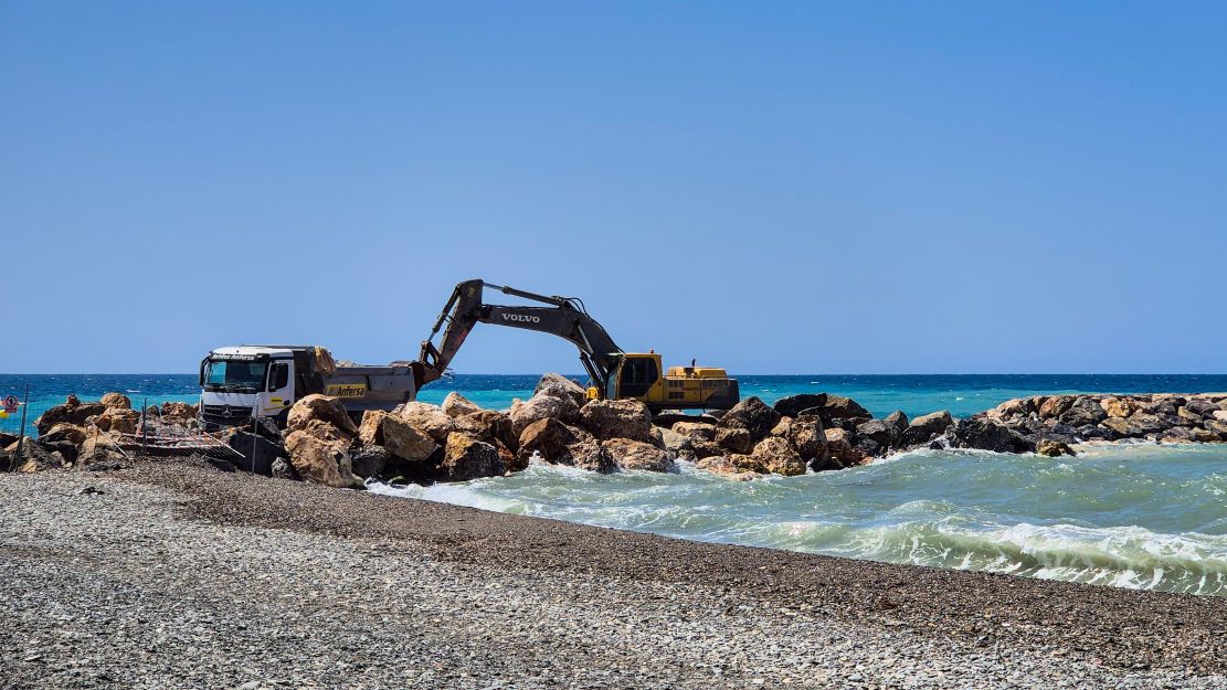 motril-las-obras-del-espigon-se-retrasan-y-el-ayuntamiento-coordina-medidas-para-evitar-molestias-a-vecinos-y-turistas