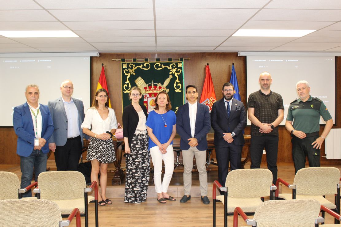 la-comandancia-de-la-guardia-civil-de-granada-recibe-en-sus-dependencias-a-5-jueces-del-tribunal-de-tarnow-en-polonia