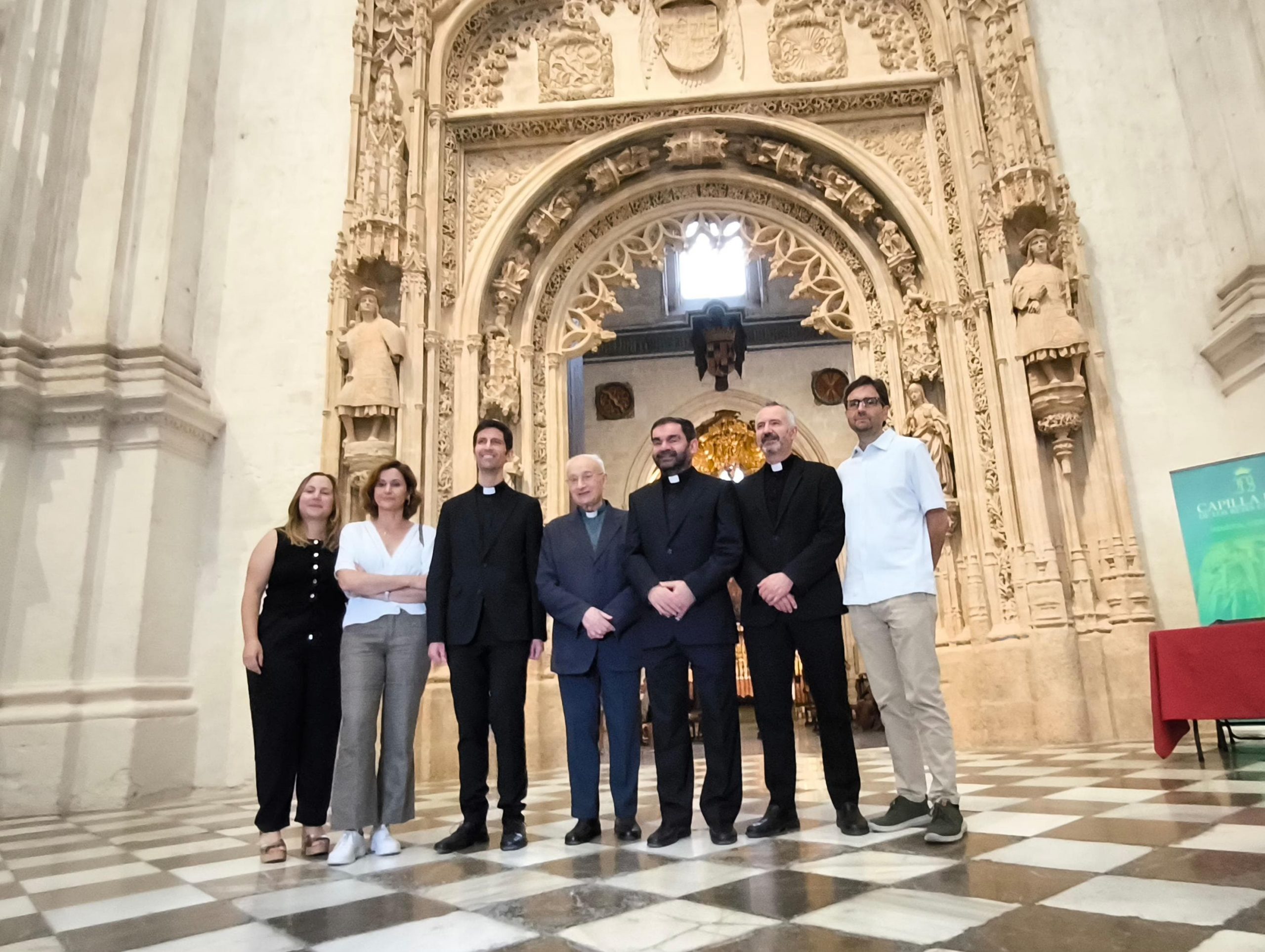 la-catedral-de-granada-recupera-la-portada-de-la-capilla-real-en-el-quinto-centenario